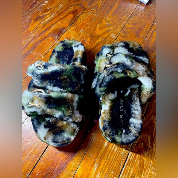 J Slide Fuzzy Camo Slippers - Picture 2 of 2